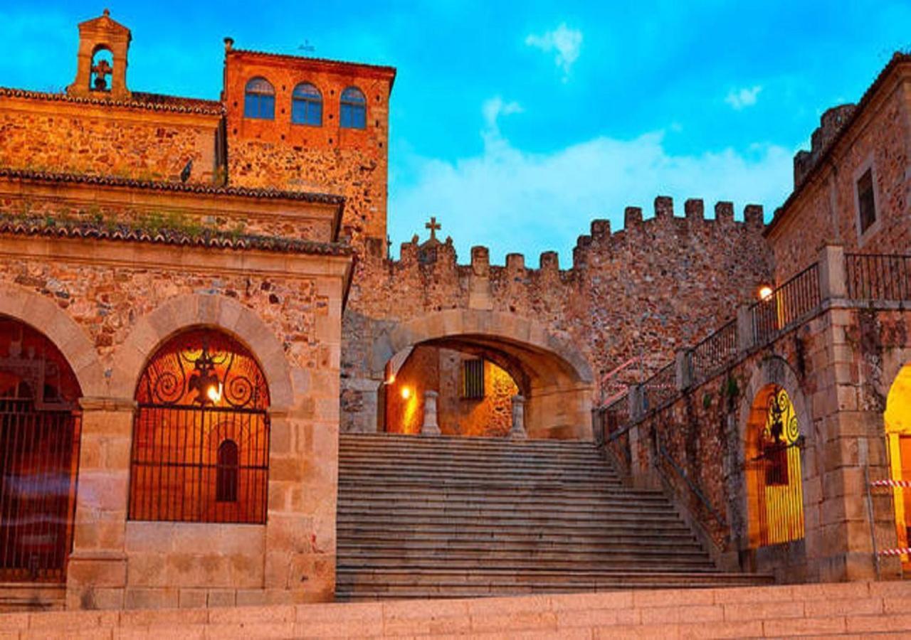 Apartamento Turistico Muralla De Caces Екстериор снимка
