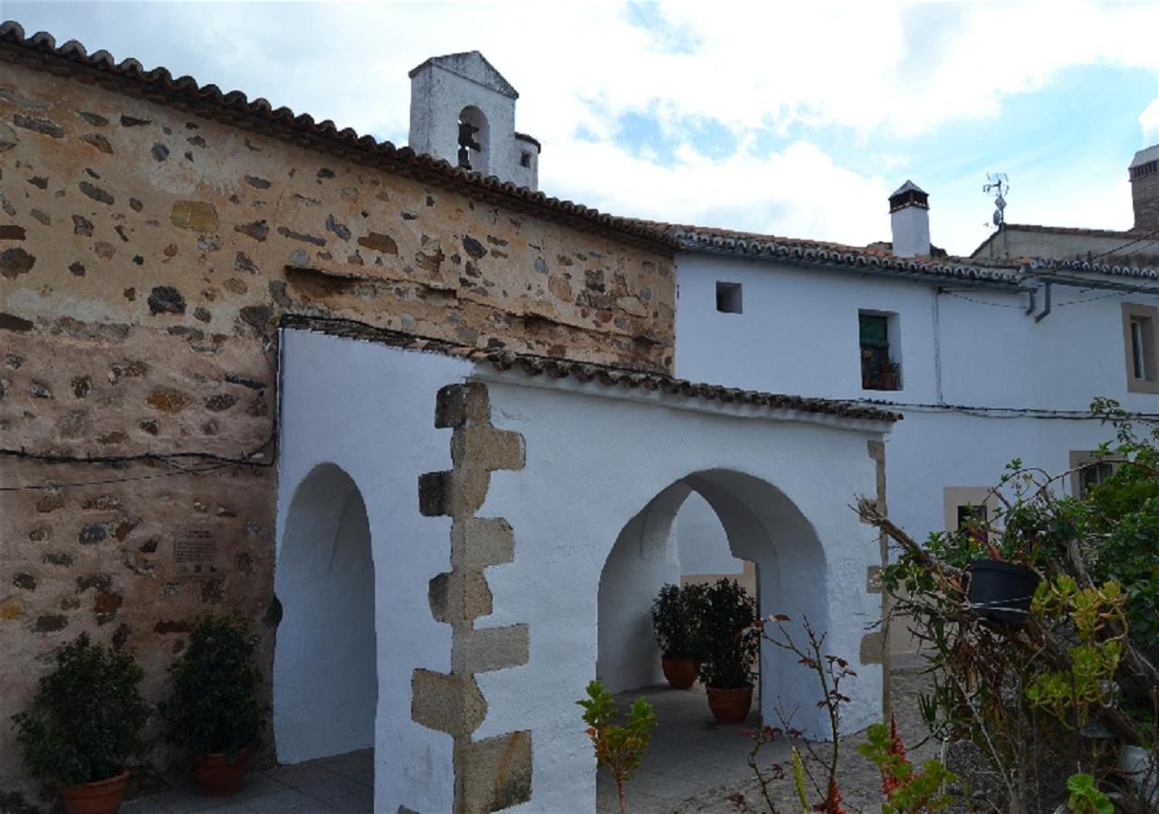 Apartamento Turistico Muralla De Caces Екстериор снимка